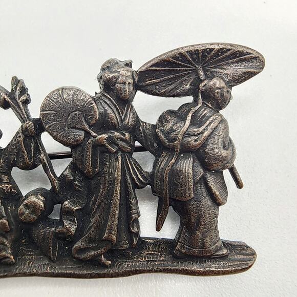 Vintage Chinoiserie Figural Brooch Family Scene “To Tonkin” Pot Metal 1940s-50s - Picture 4 of 7